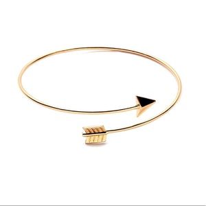 NWOT adorable gold tone arrow bracelet.